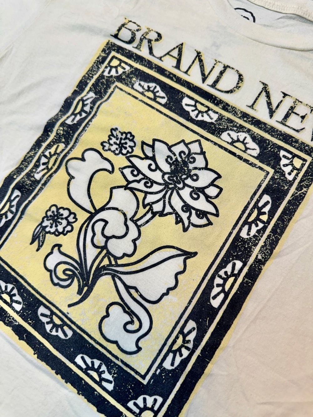 Brand New band tee, size Medium, Daisy era - Picture 4 of 6